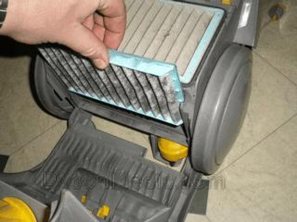 Dyson DC02 Repair. Dyson DC02 Strip 